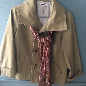 Short-waisted “swing jacket”.